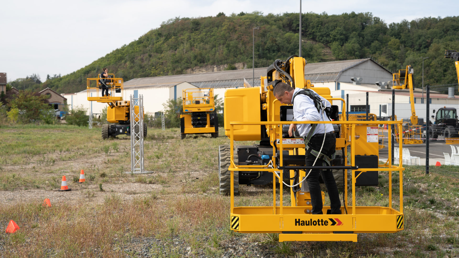 Avoid falls incident when using MEWP - Haulotte Blog