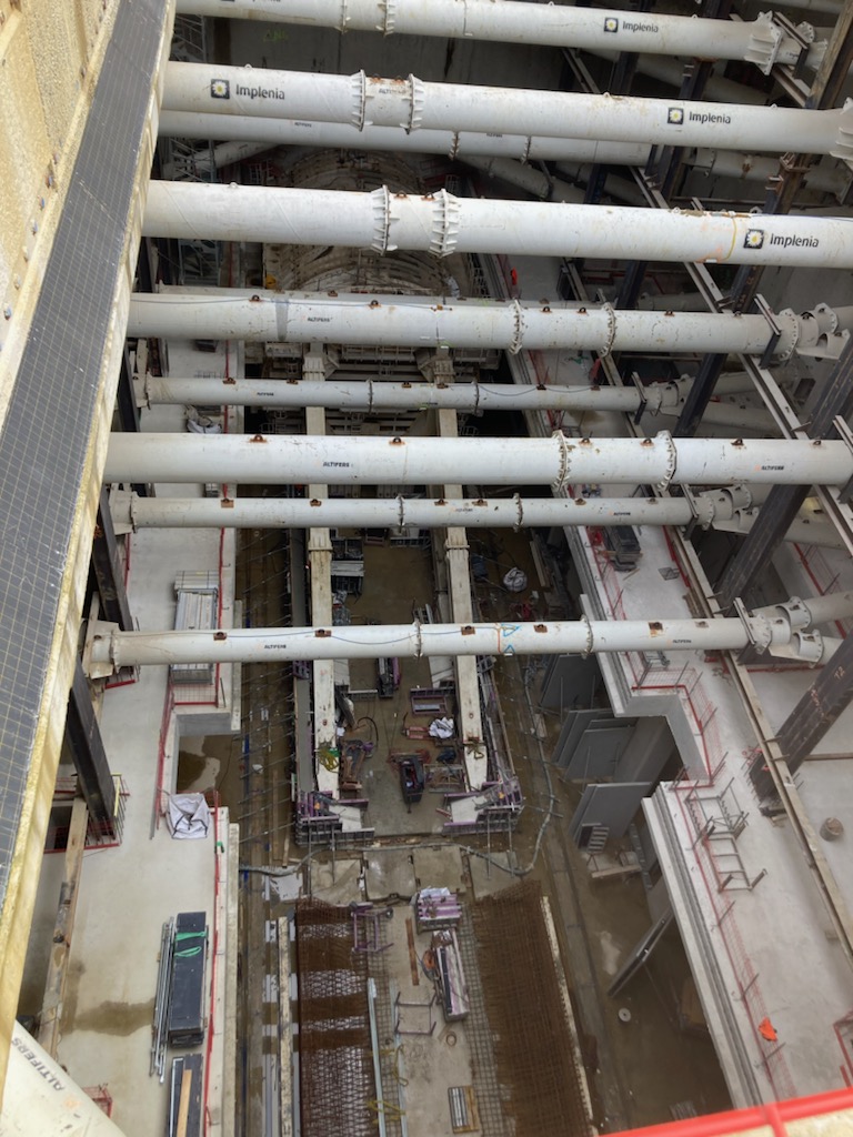 Metro Toulouse Kiloutou with Haulotte machine