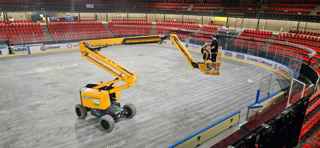 Indoor use in an ice rink with PULSEO range from Haulotte