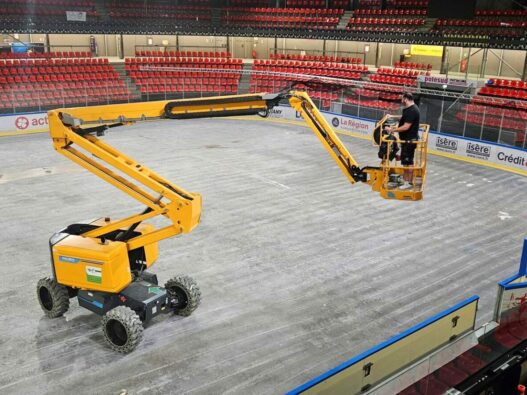 Indoor use in an ice rink with PULSEO range from Haulotte